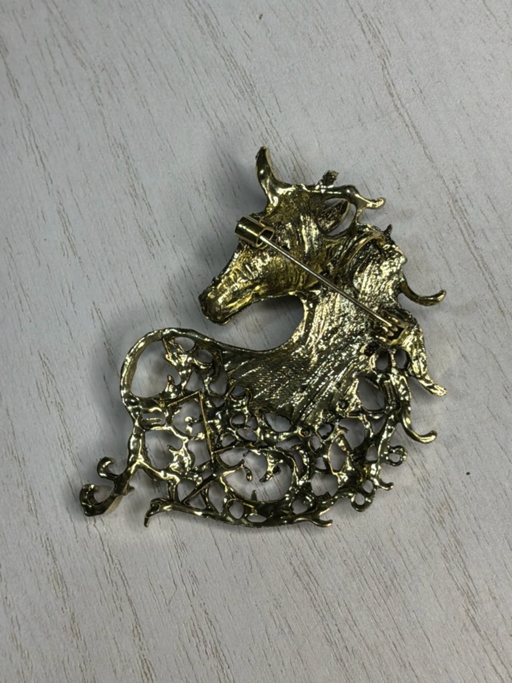 Gold Tone Horse Brooch Teal Rhinestone Filigree Statement Pin - Picture 3 of 3